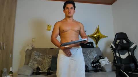 julian_wallace online show from December 20, 2025, 4:47 pm