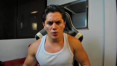 julian_wallace online show from February 3, 2026, 10:59 pm