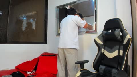 julian_wallace online show from February 7, 2026, 7:50 pm