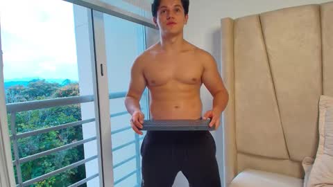 julian_wallace online show from February 11, 2026, 10:48 pm