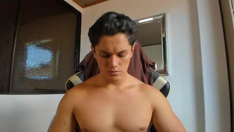 julian_wallace online show from May 9, 2026, 6:24 pm