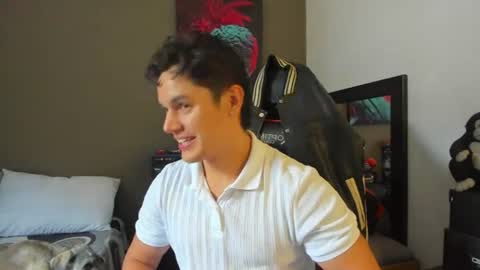 julian_wallace1 online show from June 16, 2026, 1:47 pm