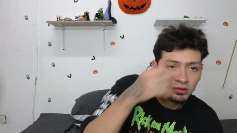 julian_whitee654 online show from December 3, 2024, 8:28 pm