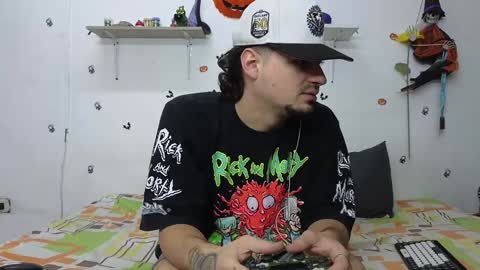 julian_whitee654 online show from December 20, 2024, 3:21 pm