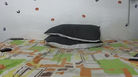 julian_whitee654 online show from December 20, 2024, 6:24 pm