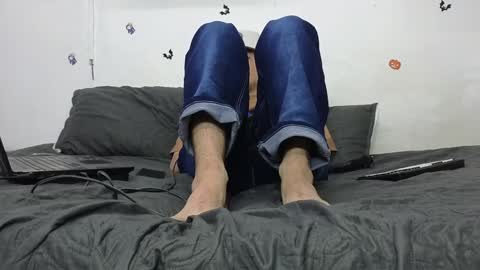 julian_whitee654 online show from January 3, 2025, 6:35 pm