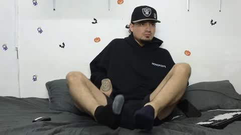 julian_whitee654 online show from January 4, 2025, 12:05 pm