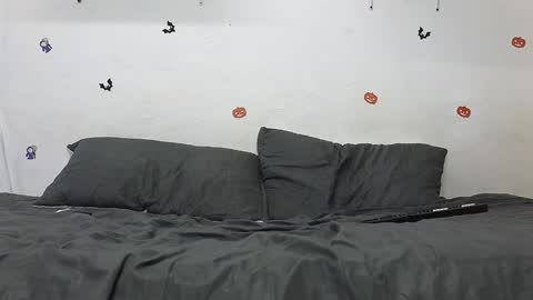 julian_whitee654 online show from January 15, 2025, 4:54 pm