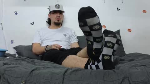 julian_whitee654 online show from January 17, 2025, 8:55 pm