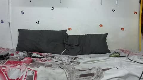 julian_whitee654 online show from January 23, 2025, 5:52 pm