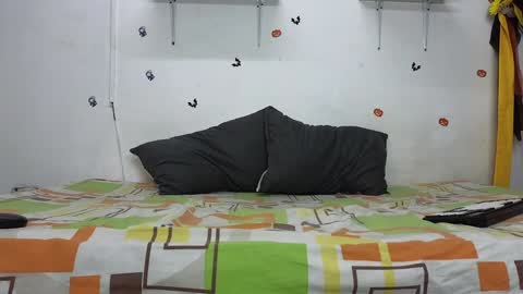 julian_whitee654 online show from January 24, 2025, 12:20 pm