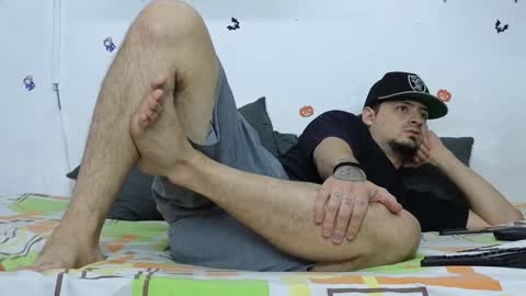 julian_whitee654 online show from January 24, 2025, 3:24 pm