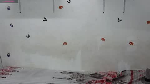 julian_whitee654 online show from February 6, 2025, 11:15 pm