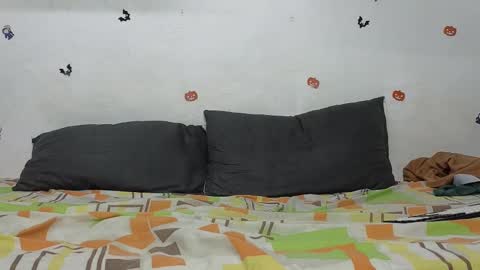 julian_whitee654 online show from February 19, 2025, 3:38 pm