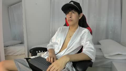 Julian online show from May 8, 2026, 7:19 pm