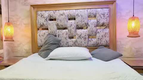 juliana_mendez25 online show from October 12, 2025, 7:35 pm