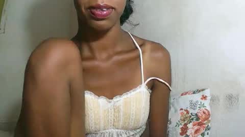 Snapshot of julianahsexy27 chatting on February 15, 2026, 7:54 pm Nathie online show from February 15, 2026, 7:54 pm