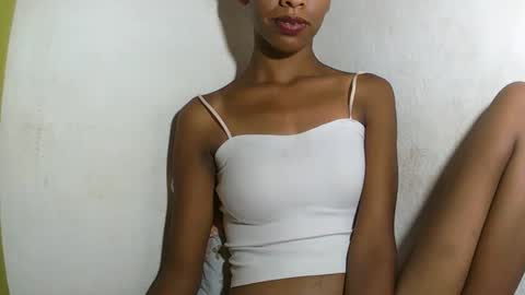 Snapshot of julianahsexy27 chatting on February 25, 2026, 12:31 am Nathie online show from February 25, 2026, 12:31 am