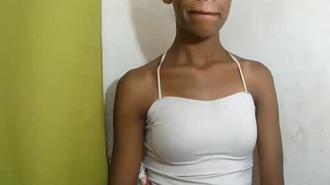 Snapshot of julianahsexy27 chatting on March 5, 2026, 9:05 am Nathie online show from March 5, 2026, 9:05 am