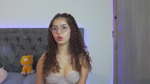 Juliane online show from December 17, 2024, 2:22 pm