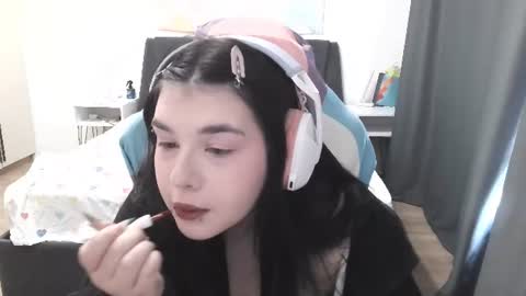 Snapshot of julianesanzo chatting on June 13, 2026, 9:29 am MIa online show from June 13, 2026, 9:29 am
