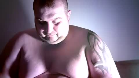 Snapshot of julianoparno chatting on December 1, 2024, 8:20 pm Juliano online show from December 1, 2024, 8:20 pm