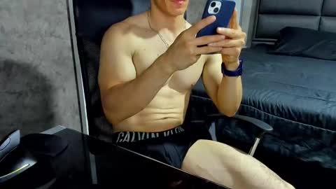 Julian online show from October 16, 2025, 10:55 pm