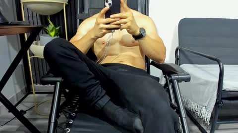 Julian online show from February 12, 2026, 11:44 pm