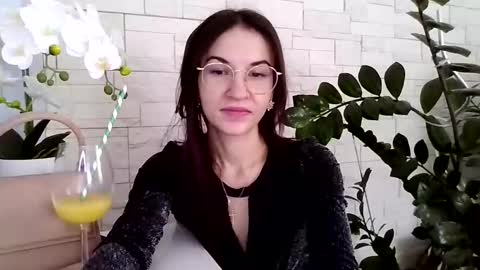 Julia online show from February 19, 2026, 2:46 pm