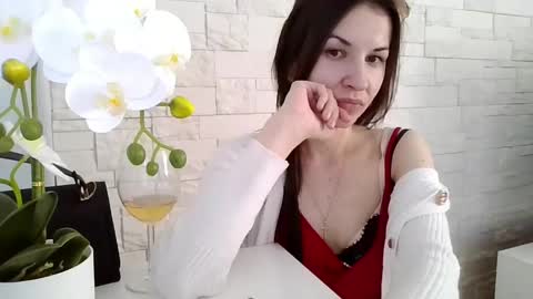 Julia online show from May 2, 2026, 4:12 pm