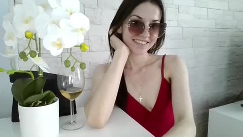 Julia online show from May 3, 2026, 4:57 pm