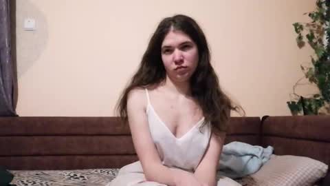 Julia online show from February 4, 2026, 4:57 pm