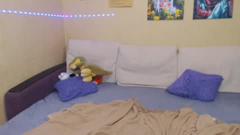 Jul online show from January 7, 2025, 9:03 pm