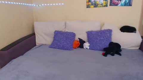 Jul online show from September 9, 2025, 2:38 pm