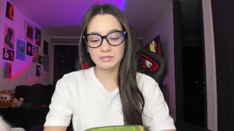 Snapshot of julidavila chatting on July 2, 2026, 1:38 am Jeimy Help me to reach 100 thumbs up online show from July 2, 2026, 1:38 am