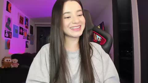 Snapshot of julidavila chatting on July 7, 2026, 1:30 am Jeimy Help me to reach 100 thumbs up online show from July 7, 2026, 1:30 am