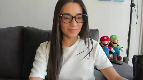 Snapshot of julidavila chatting on July 26, 2026, 10:49 pm Jeimy Help me to reach 100 thumbs up online show from July 26, 2026, 10:49 pm