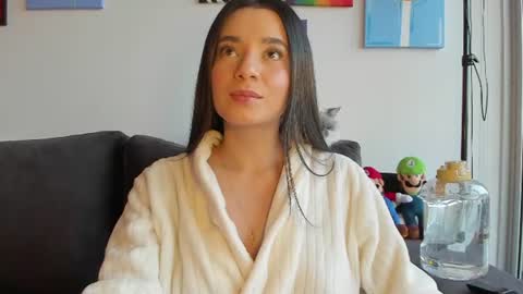 Snapshot of julidavila chatting on August 2, 2026, 11:03 pm Jeimy Help me to reach 100 thumbs up online show from August 2, 2026, 11:03 pm