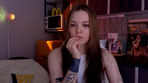 julidropp online show from December 18, 2025, 6:14 pm