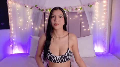 Juliet Bennet online show from May 3, 2026, 2:50 am
