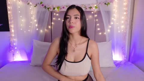 Juliet Bennet online show from May 6, 2026, 2:40 am