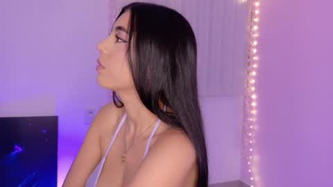 Juliet Bennet online show from July 5, 2026, 3:23 am