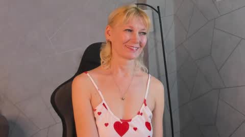 Julie Lucasss online show from April 20, 2026, 12:46 am