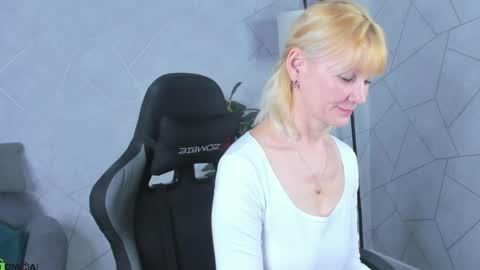 Julie Lucasss online show from April 23, 2026, 12:45 am