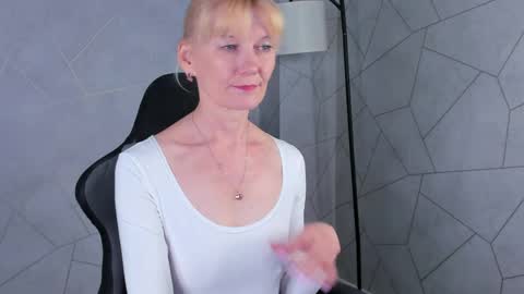 Snapshot of julie_lucasss chatting on May 13, 2026, 12:19 am Julie Lucasss online show from May 13, 2026, 12:19 am