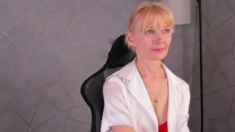 Snapshot of julie_lucasss chatting on May 16, 2026, 12:07 am Julie Lucasss online show from May 16, 2026, 12:07 am