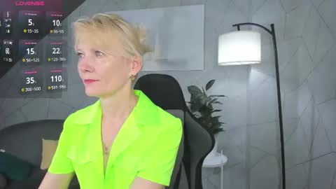 Snapshot of julie_lucasss chatting on June 10, 2026, 11:46 pm Julie Lucasss online show from June 10, 2026, 11:46 pm