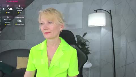 Snapshot of julie_lucasss chatting on June 11, 2026, 12:32 am Julie Lucasss online show from June 11, 2026, 12:32 am