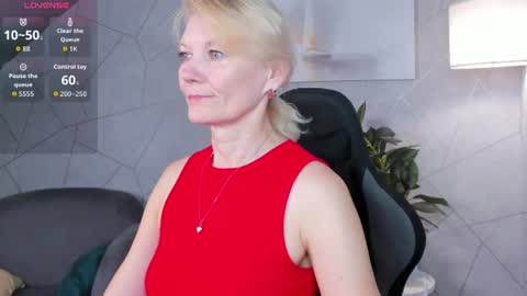 Snapshot of julie_lucasss chatting on June 22, 2026, 11:57 pm Julie Lucasss online show from June 22, 2026, 11:57 pm