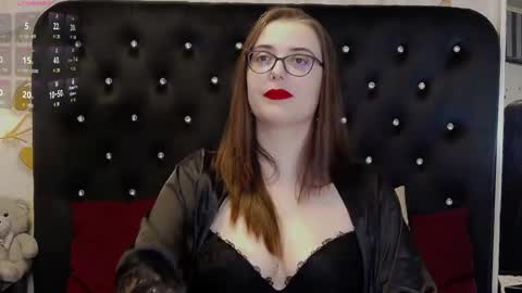 Julia online show from May 5, 2026, 5:04 am